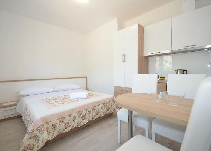 Anica Kuk Starigrad Paklenica